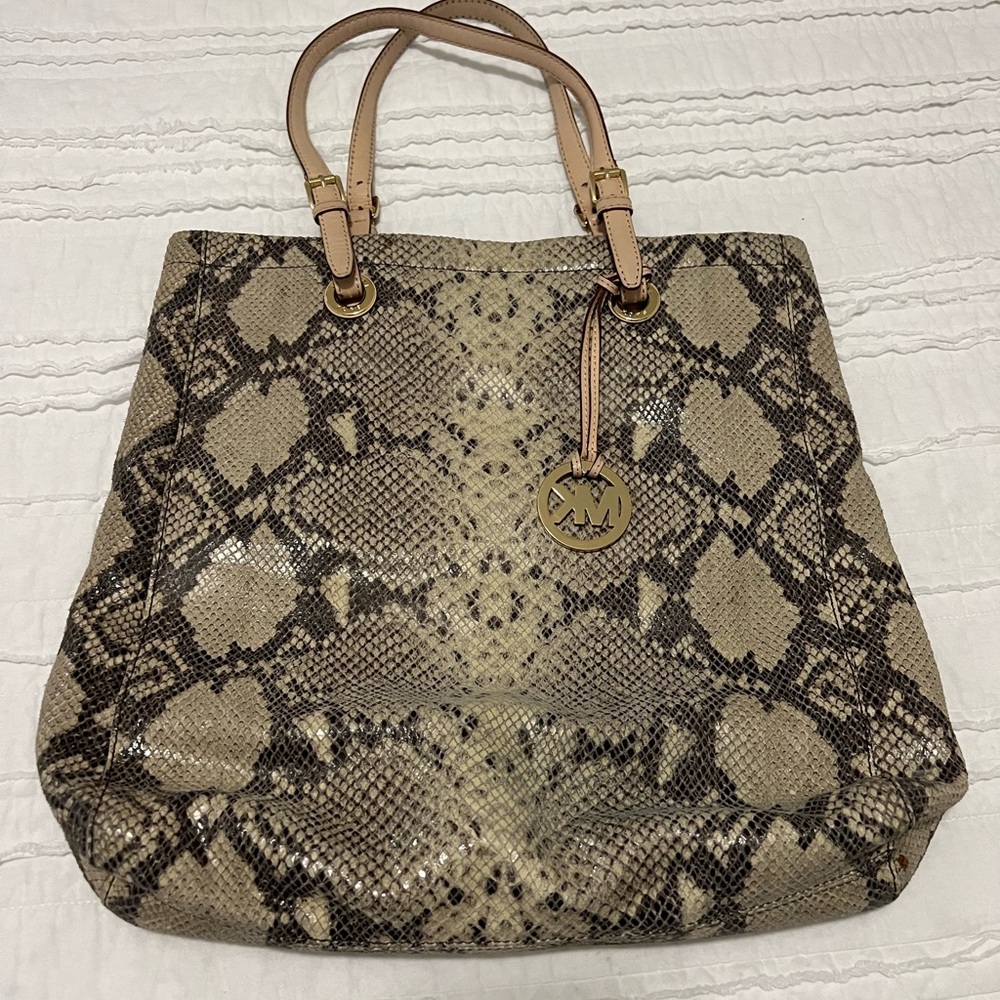 Michael Kors Tote Shopper. Snake print python.